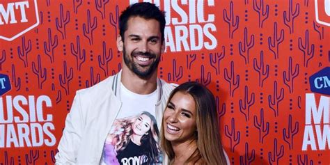 Eric Decker Goes Nude to Promote Jessie James Deckers。